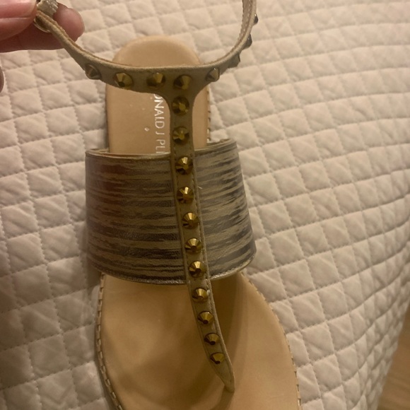 Donald J Pliner sandals 61/2 M. Light bronze metallic - Picture 5 of 6